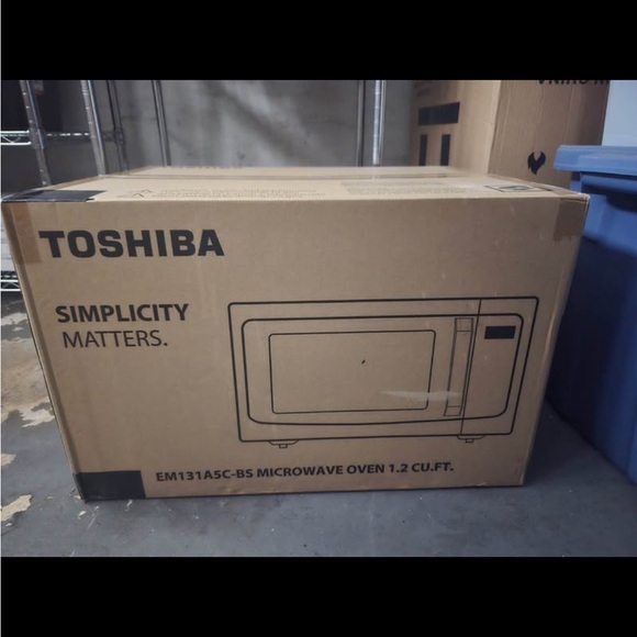 Toshiba Black Microwave Oven 1.2 Cu. Ft. - Picture 1 of 1